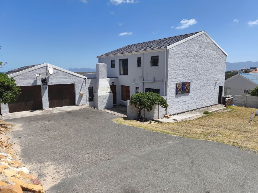 4 Bedroom Property for Sale in De Kelders Western Cape